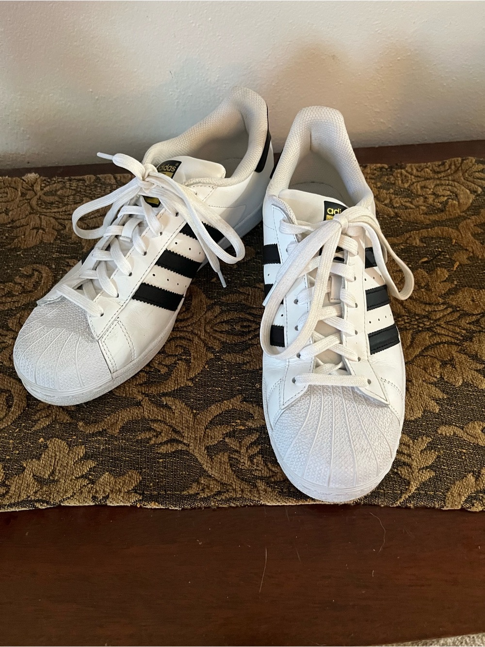 adidas White and Black Superstar Lace-Up Sneakers Sz 8